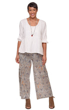 Load image into Gallery viewer, Tulip Dove blouse in White