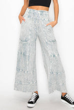 Load image into Gallery viewer, Dunes Mineral Wash Wide leg Cropped pants