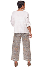 Load image into Gallery viewer, Tulip Dove blouse in White