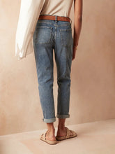 Load image into Gallery viewer, Jag girlfriend jeans