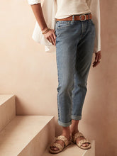 Load image into Gallery viewer, Jag girlfriend jeans