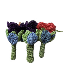 Load image into Gallery viewer, Floral Crocheted Pins