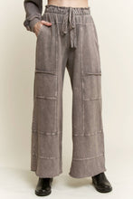 Load image into Gallery viewer, Dunes Mineral Wash Wide leg Cropped pants
