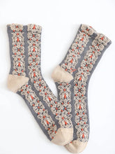 Load image into Gallery viewer, Embroidered Flower Pattern Socks
