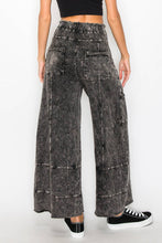 Load image into Gallery viewer, Dunes Mineral Wash Wide leg Cropped pants
