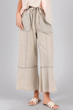 Load image into Gallery viewer, Exposed-Seam Flare Hem Pants with Pockets
