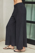 Load image into Gallery viewer, Linen Smocked Waist Palazzo Pant
