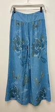 Load image into Gallery viewer, Blue Pansy Floral Print Wide Leg Linen Pants
