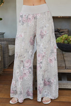 Load image into Gallery viewer, Linen Rose Print Tiered Palazzo Pan
