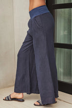 Load image into Gallery viewer, Laurie Pocket Linen Pants
