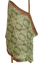 Load image into Gallery viewer, Green Naturally Dyed Block Printed Zari Sarong
