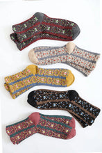 Load image into Gallery viewer, Embroidered Flower Pattern Socks
